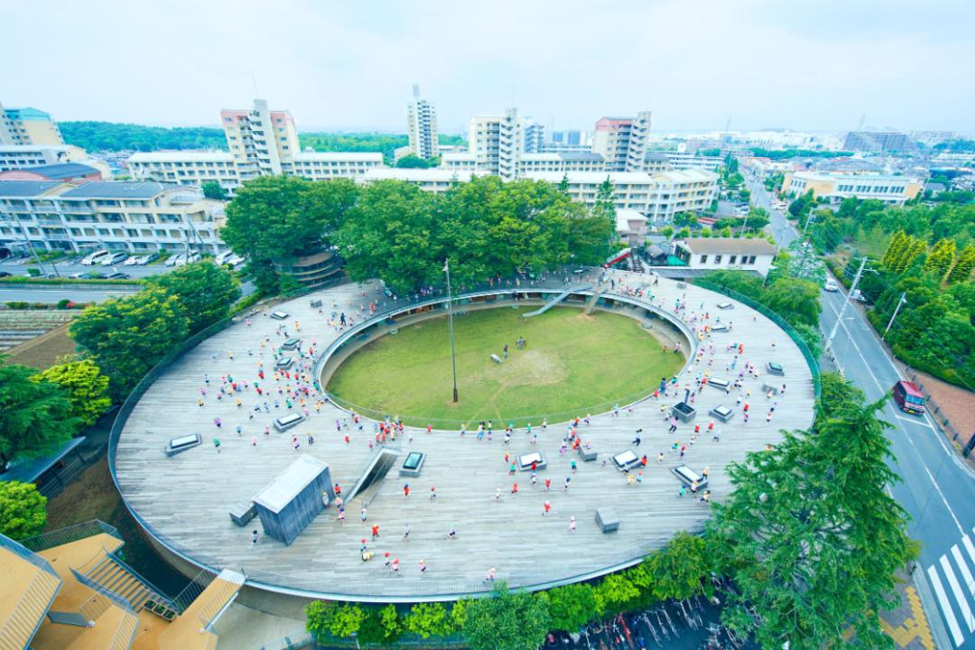 極簡(jiǎn)設(shè)計(jì)的幼兒園成為孩子釋放天性的樂園
