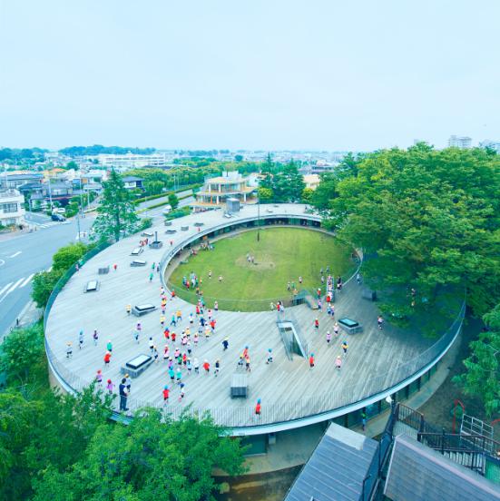 極簡(jiǎn)設(shè)計(jì)的幼兒園成為孩子釋放天性的樂園