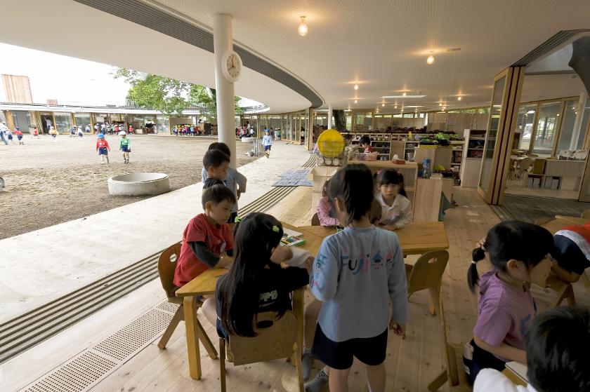 極簡(jiǎn)設(shè)計(jì)的幼兒園成為孩子釋放天性的樂園