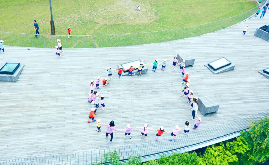 極簡(jiǎn)設(shè)計(jì)的幼兒園成為孩子釋放天性的樂園