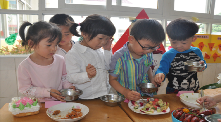 幼兒園兒童餐桌椅的選購知識(shí)