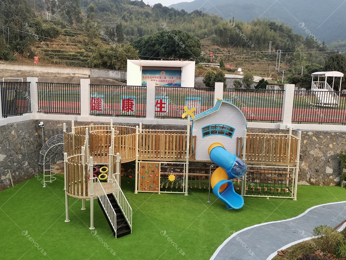幼兒園選擇戶外滑梯時(shí)，應(yīng)滿足什么樣的條件？