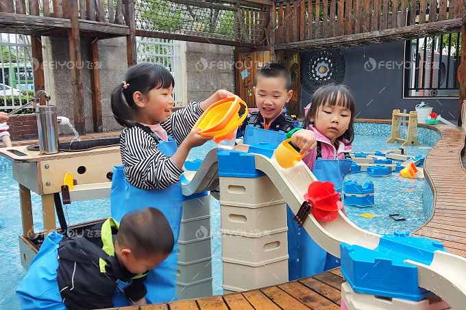 走進(jìn)幼兒園沙水玩具，體驗(yàn)探究樂(lè)趣
