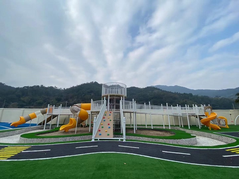 幼兒園里適合什么樣的大型組合滑梯？